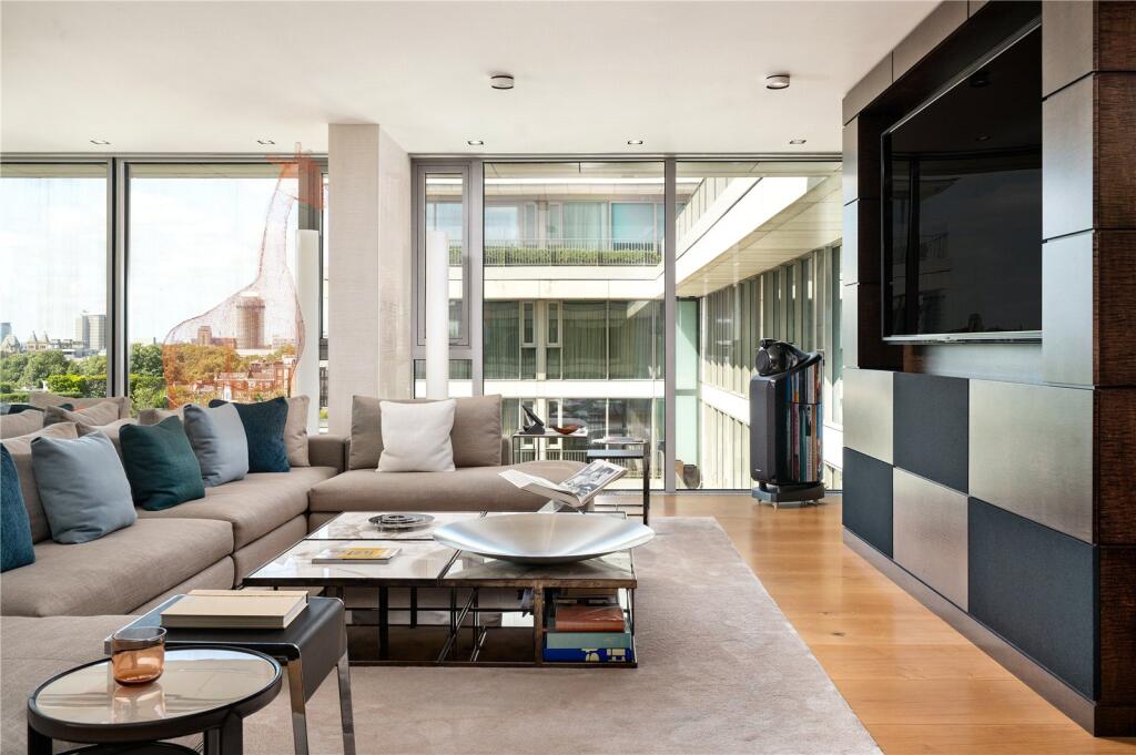 5 bedroom penthouse for sale in The Knightsbridge Apartments, 199 Knightsbridge, London, SW7